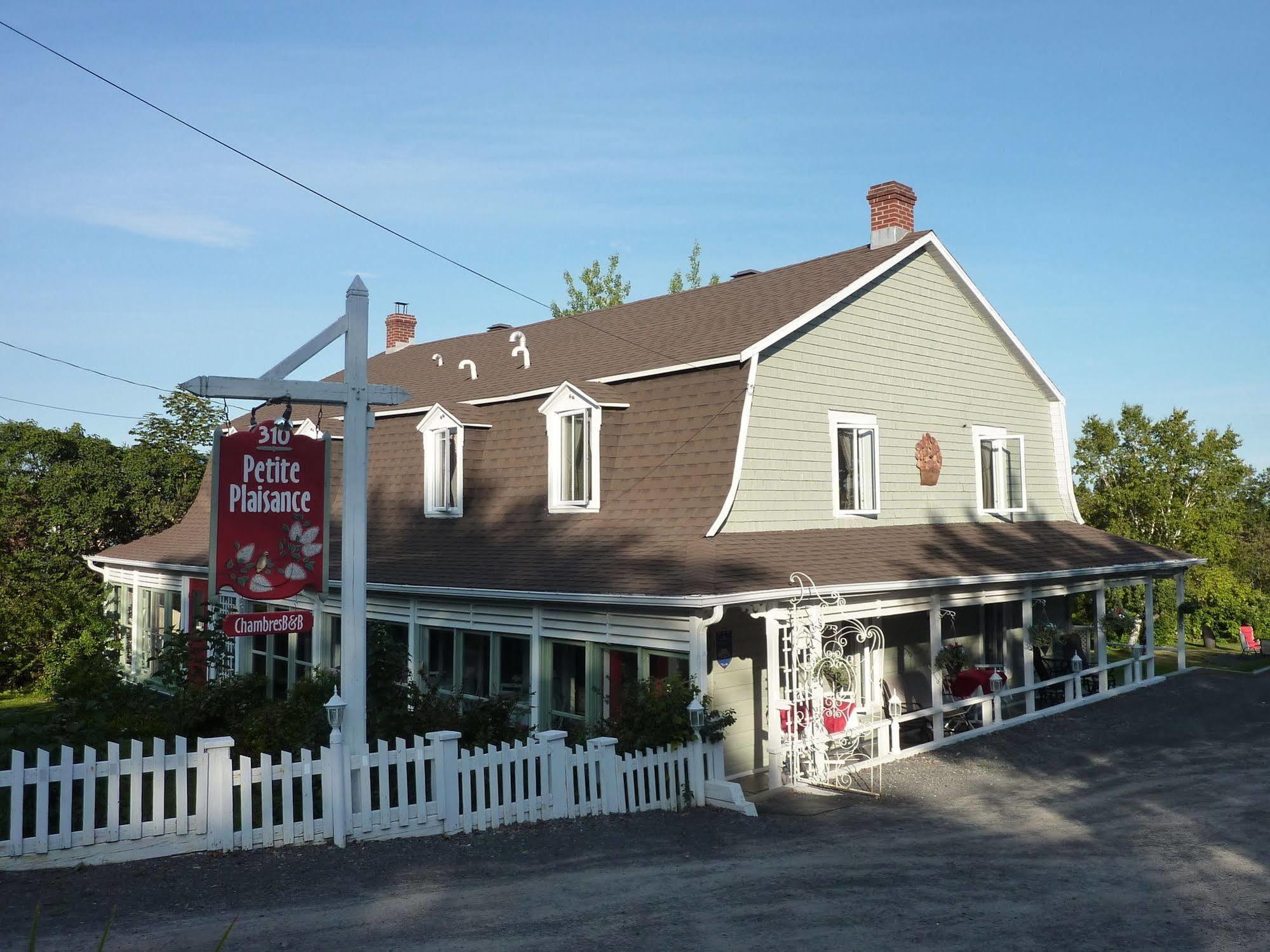 Auberge Petite Plaisance 라말베 외부 사진