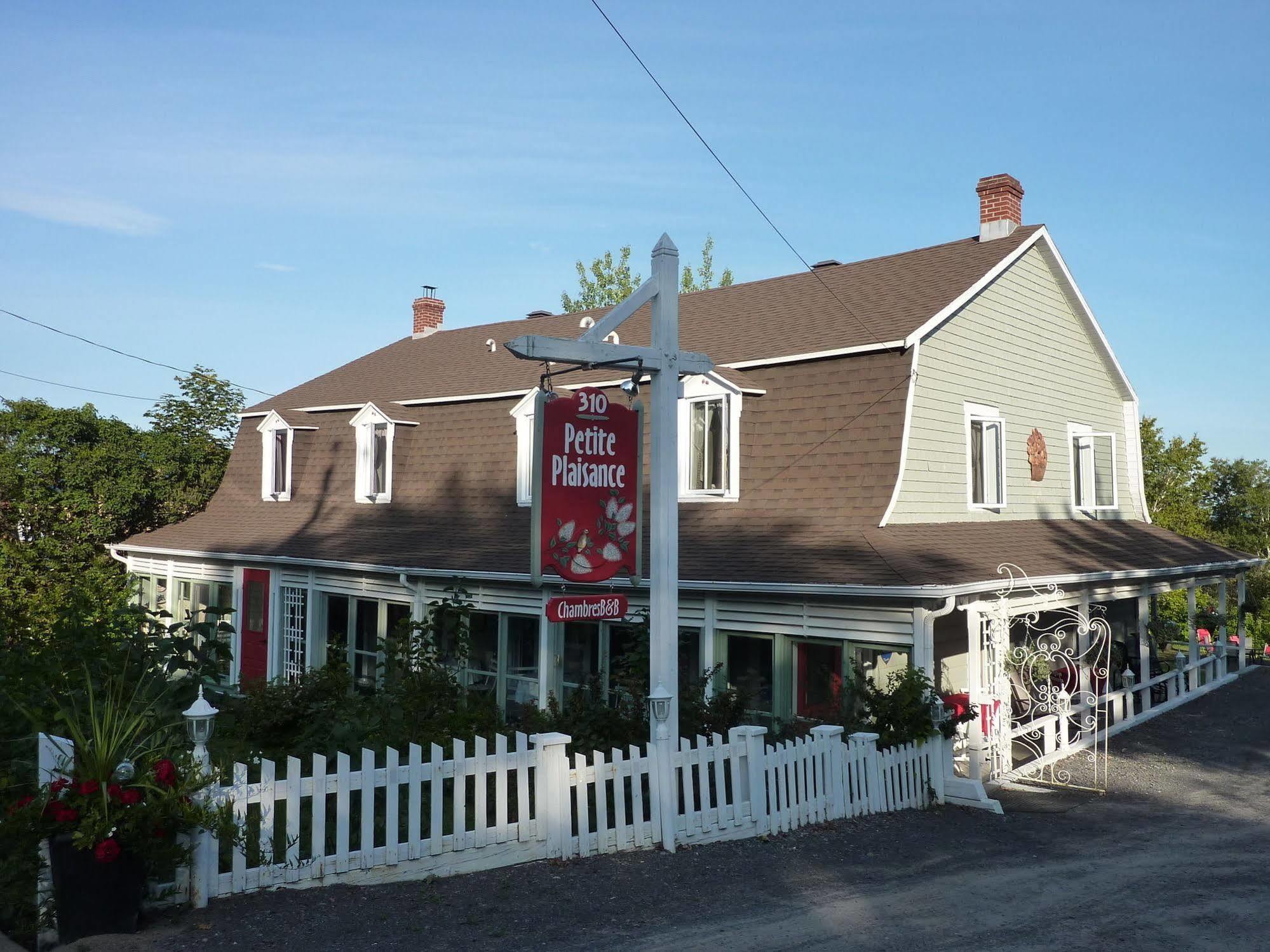 Auberge Petite Plaisance 라말베 외부 사진